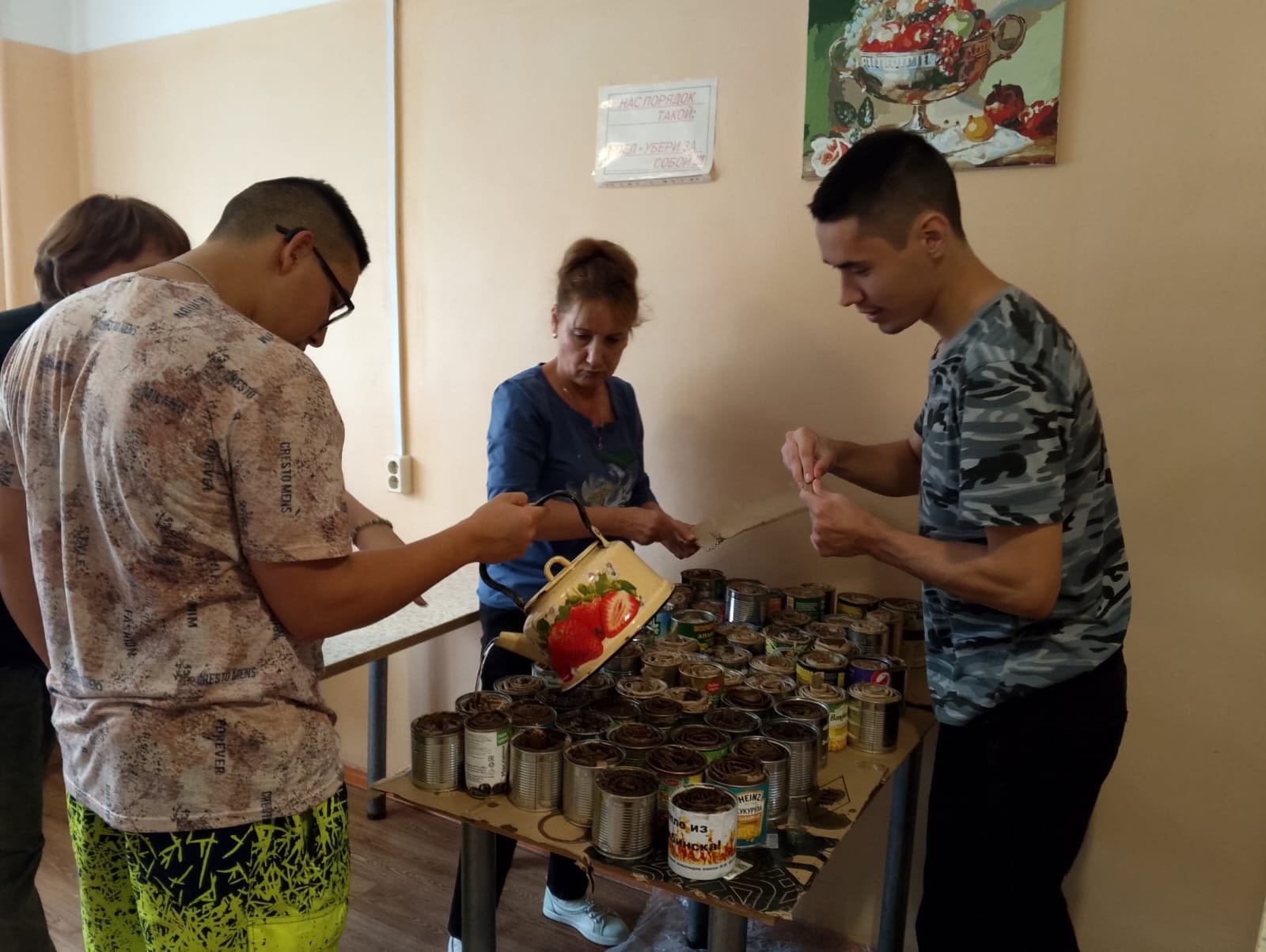 Студенты и сотрудники техникума возобновили производство окопных свечей для СВО