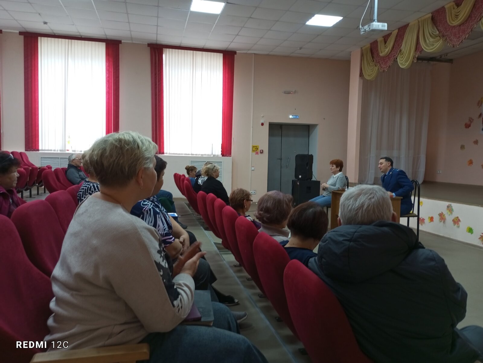Ко Дню пожилого человека прошла лекция по актуальной теме — как уберечься от мошенников