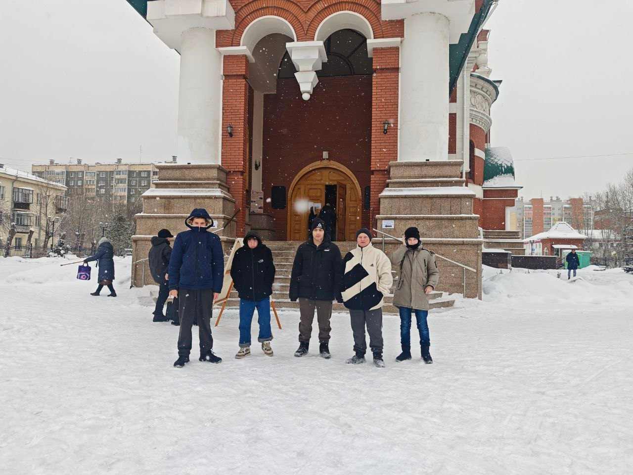 Светлый праздник — дело милосердия: наши обучающиеся помогали в храме в день Крещения Господня